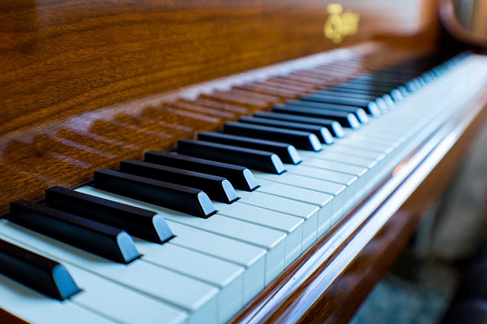 На концерты фортепианной музыки приглашает вологжан областной колледж искусств