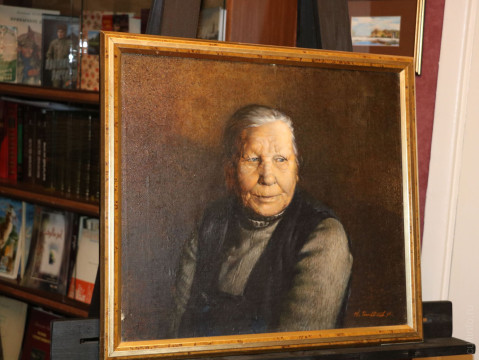 В музее-квартире Василия Белова представили неизвестный портрет матери писателя