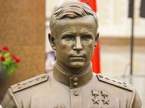 Бюст дважды Героя Советского Союза Александра Клубова занял достойное место в экспозиции Центрального музея Великой Отечественной войны