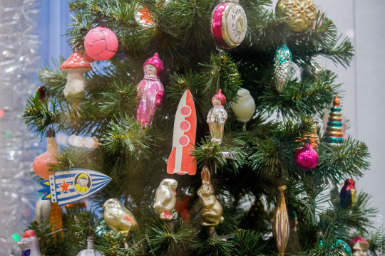 Коллекцию «космических» елочных игрушек показывает Музей новогодней и рождественской игрушки