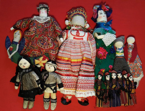 Московский коллекционер Татьяна Басова представит в Устюжне выставку тряпичных кукол из разных стран
