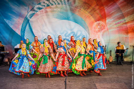 «Лето в Кремле» завершилось по-летнему – для вологжан выступил ансамбль песни и танца «Русский Север»