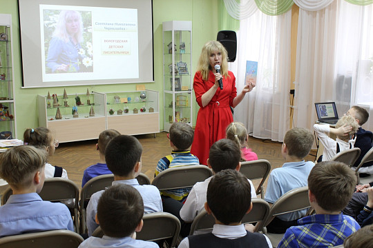 «Какая классная встреча!» – юные вологжане общались с писательницей Светланой Чернышёвой в Международный день детской книги