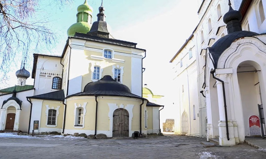 Откуда в Кирилло-Белозерском монастыре дорога из надгробных плит? Смотрите видеосюжет музея