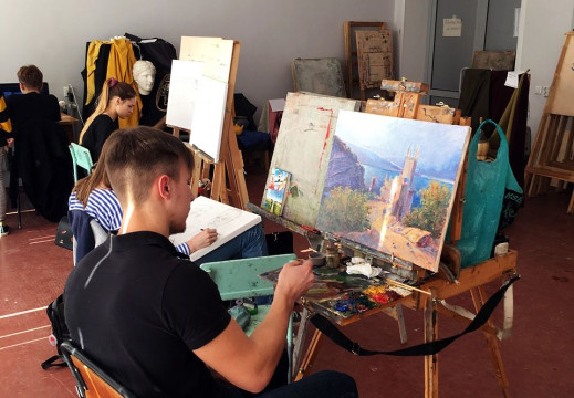 Череповецкие студенты организовали крымский пленэр, не выезжая из училища искусств