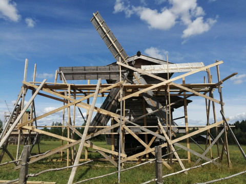 В Архитектурно-этнографическом музее «Семёнково» восстанавливают пострадавшую после урагана мельницу-толчею