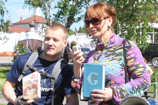 На уличный праздник «БиблиоВесна» приглашает Вологодская областная юношеская библиотека