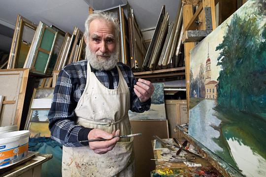 Тотемский художник Николай Сажин отметил 85-летие