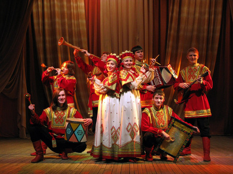 С юбилейным концертом «Я влюблен в тебя, Россия» выступит ансамбль «Русский сувенир» 