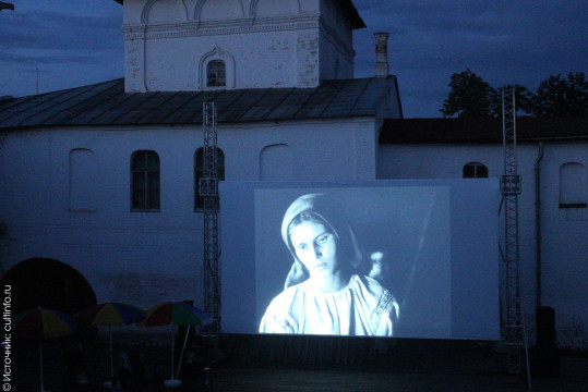 Три российских фильма покажут в Вологодском кремле в рамках акции «Ночь кино»