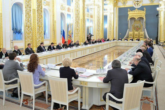 Президент России В. Путин провел заседание Совета по культуре и искусству