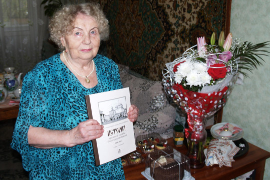 Сотрудники Департамента культуры и туризма Вологодской области навестили ветерана архивного дела Надежду Юношеву
