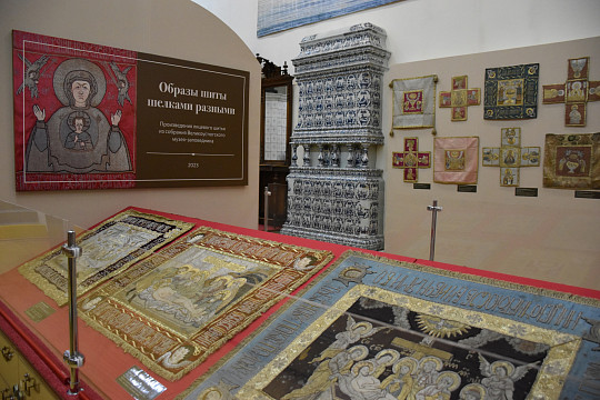  «Образы шиты шелками разными»: выставка лицевого шитья работает в Великоустюгском музее-заповеднике