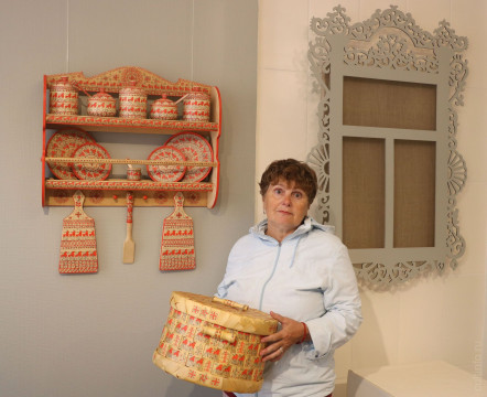 Изделия Галины Сорокиной, украшенные мезенской и пермогорской росписями, представлены в Центре ремесел