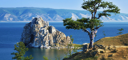 На озере Байкал «побывают» участники проекта «Литературная минералогия»