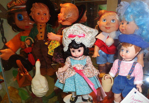 Коллекцию кукол вологжанки Людмилы Лебедевой показывает городская библиотека №18
