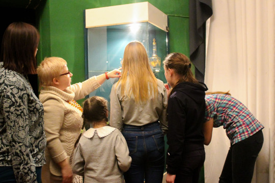 Юные тотьмичи учатся оцифровывать музейные экспонаты