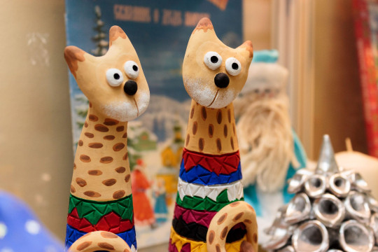 В Вологодской областной детской библиотеке работает выставка керамики Дианы Пахолковой