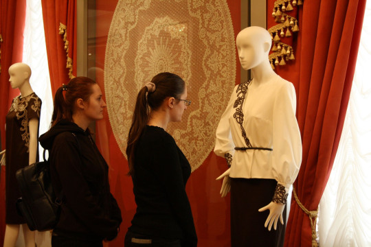 «Девичник в Музее кружева» помог вологжанкам разобраться в тенденциях кружевной моды