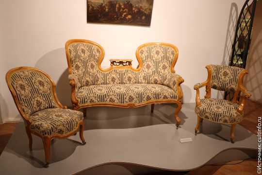 Его Величество стул – экспонат новой выставки музея-заповедника