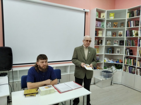 Рыбинский поэт Сергей Хомутов встретится с череповчанами