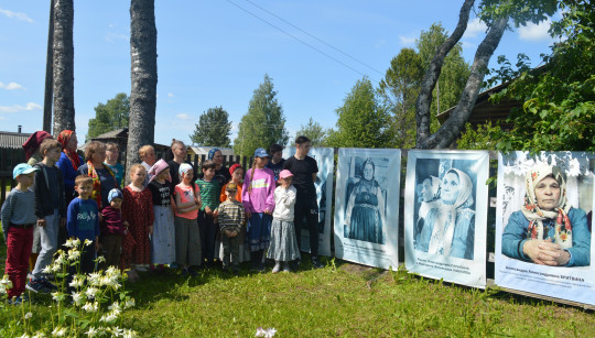 О хранителях народных традиций рассказывает выставка в деревне Пожарище