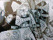 Н.В.Подосенова с ученицами проверяют качество кружевного занавеса перед отправкой на Брюссельскую выставку. 1958 г.