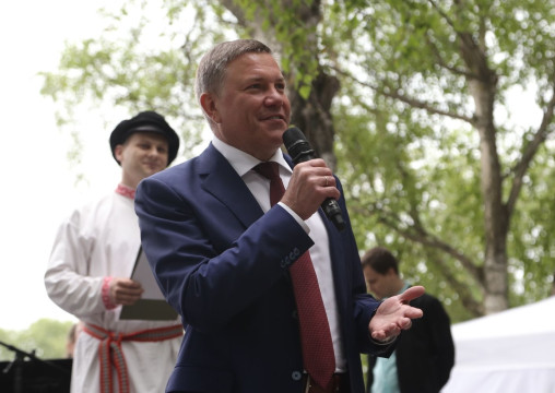 Губернатор Вологодской области Олег Кувшинников поздравляет вологжан с Днем города