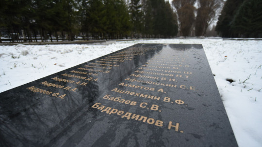 Новые гранитные плиты установили на мемориале «Жителям блокадного Ленинграда» в Вологде