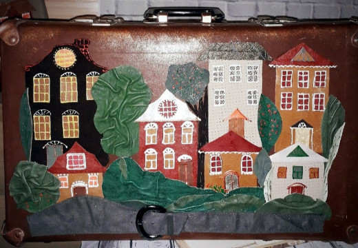 «Новую жизнь старого чемодана» покажет на выставке в Центре ремесел мастер Жанна Вересова