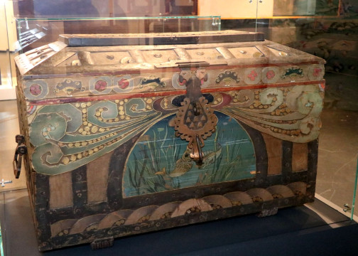 Расписной сундук, изготовленный в Тотьме больше ста лет назад, представлен на выставке в Санкт-Петербурге