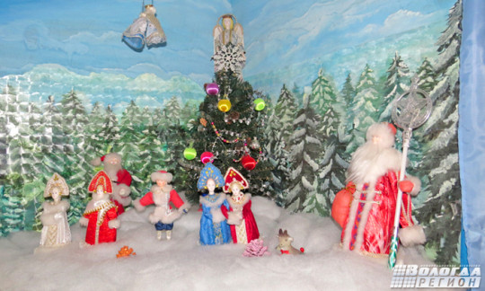 Уникальную коллекцию игрушечных дедов морозов и снегурочек представили в Великом Устюге