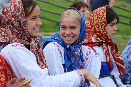 Народным гуляньем в «Семенково» завершился VI Межрегиональный фольклорный фестиваль «Деревня – душа России»