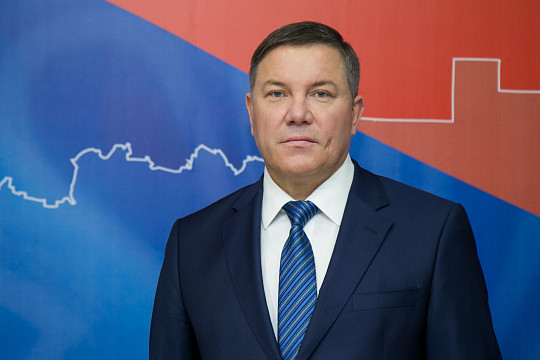 Губернатор Вологодской области Олег Кувшинников поздравляет с Днем России