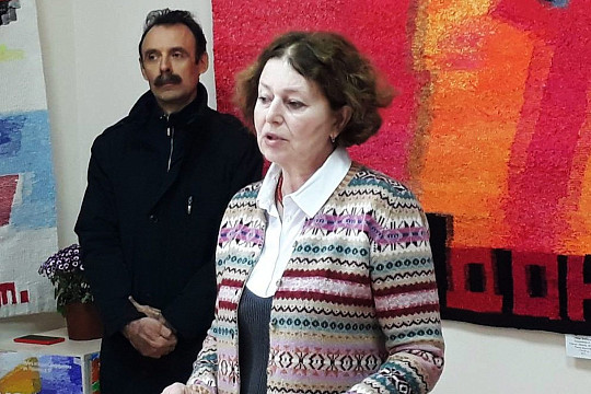 Ольга Толстикова привезла гобелены, созданные на Вологодчине, в Крым