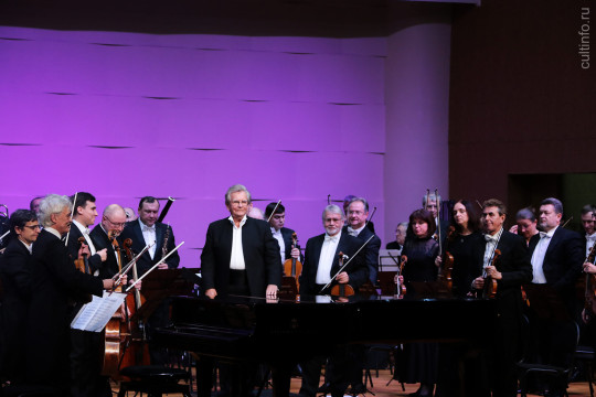 «Спасибо за вашу душу!»: Большой симфонический оркестр и маэстро Федосеев открыли Гаврилинский фестиваль 