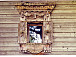 Окно в доме Беловых, сотворенное прадедом Василия Ивановича Белова. Автор фото – Владимир Кормушин. Тимониха, 2002 год
