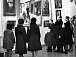 Зрители в картинной галерее начала 1960-х гг. Фото ВОКГ