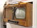 Органично вписываются в интерьер музея советские телевизоры
