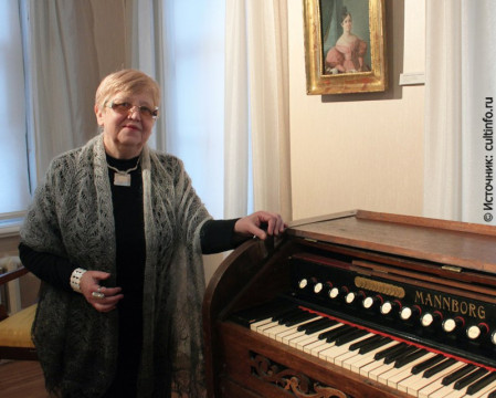 Свой юбилей сегодня отмечает известная вологодская пианистка, заслуженная артистка России Елена Распутько