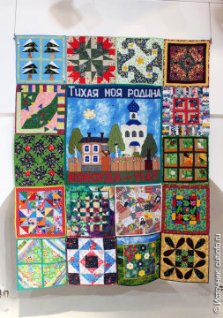 На выставке традиционного текстиля «Живая нить» представлены работы участниц студии «Горница»