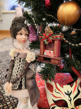 Выставка авторских кукол Ирины Королевой создает новогоднюю атмосферу в усадьбе Брянчаниновых