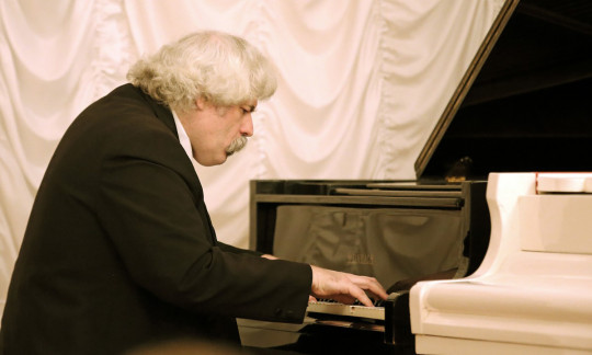 «Каждое его выступление – это завораживающий диалог со слушателем»: пианист Михаил Лидский выступит в Вологде 
