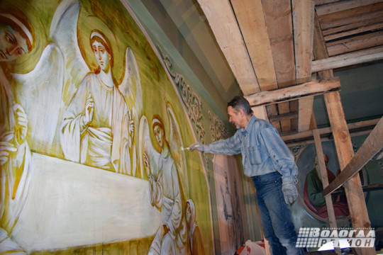 Строящийся храм в селе Шуйском расписывают иконописцы