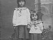 Таня (1910 г.р.) и Лена (191 3г.р.) Целованьевы. Фото из архива Г.П.Матвеевой. Фото: vk.com/dom_samarina