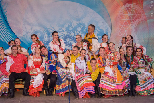Ансамбль «Русский Север» представит программу по мотивам крестьянских обычаев, обрядов, песен и танцев