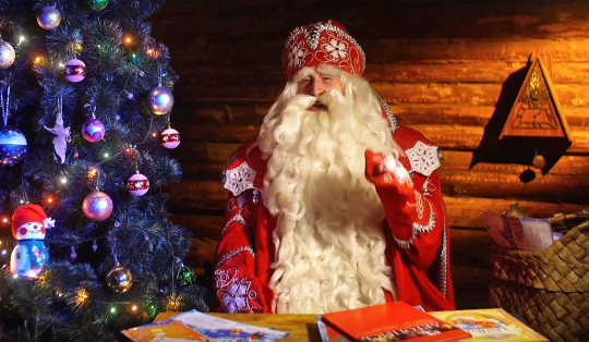 Новогоднее настроение – детям! Предлагаем ребятам сделать праздничные сувениры, послушать стихотворение от Деда Мороза и приготовить ароматное печенье