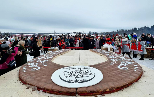 На фестивале «Русская тройка» установлен рекорд России: изготовлен пряник весом в 382 килограмма