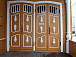 Двери дома на Благовещенской с обновленной резьбой