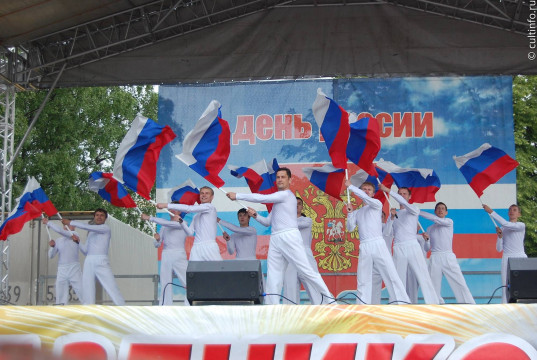 «Летний движухамикс», фитнесс-программа и концерт группы Jam Square: известна программа празднования Дня России
